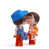 Miniatur patung pasangan boneka ciuman, ornamen lanskap Resin Mini taman peri dekorasi rumah boneka Bonsai