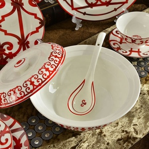 Juego de Vajilla de Porcelana Nórdica de 58 Piezas con Patrones de Barandas Rojas, Juego de Vajilla Artística para Comedor - Product Image 4