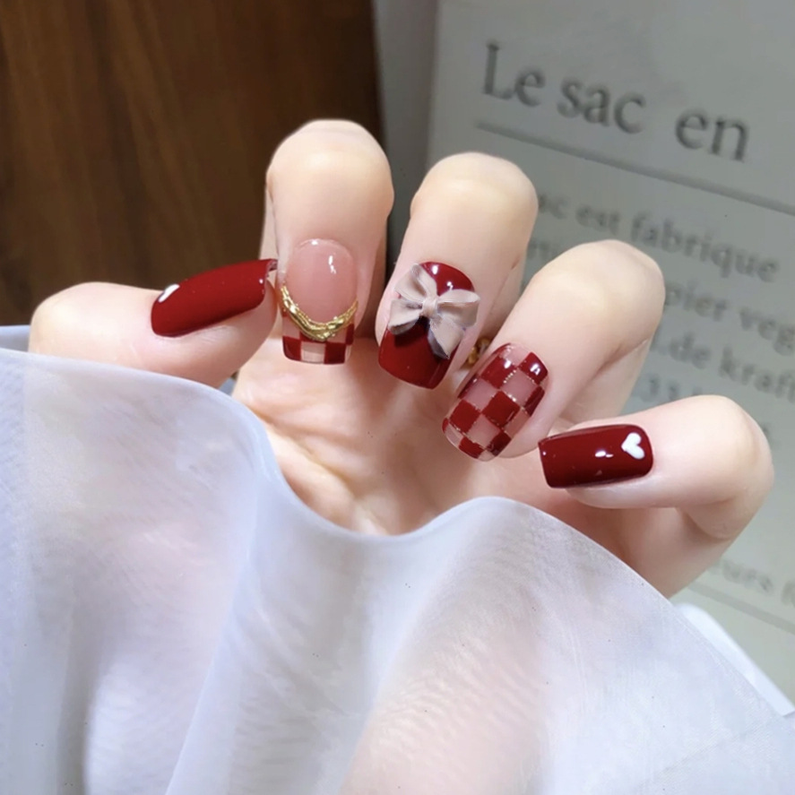 Elegant Maroon Mewah Nail Art