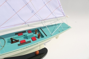 เรือใบไม้ทำมือ GIA NHIEN รุ่น Courageous สำหรับตกแต่งบ้านและสำนักงาน - Product Image 2