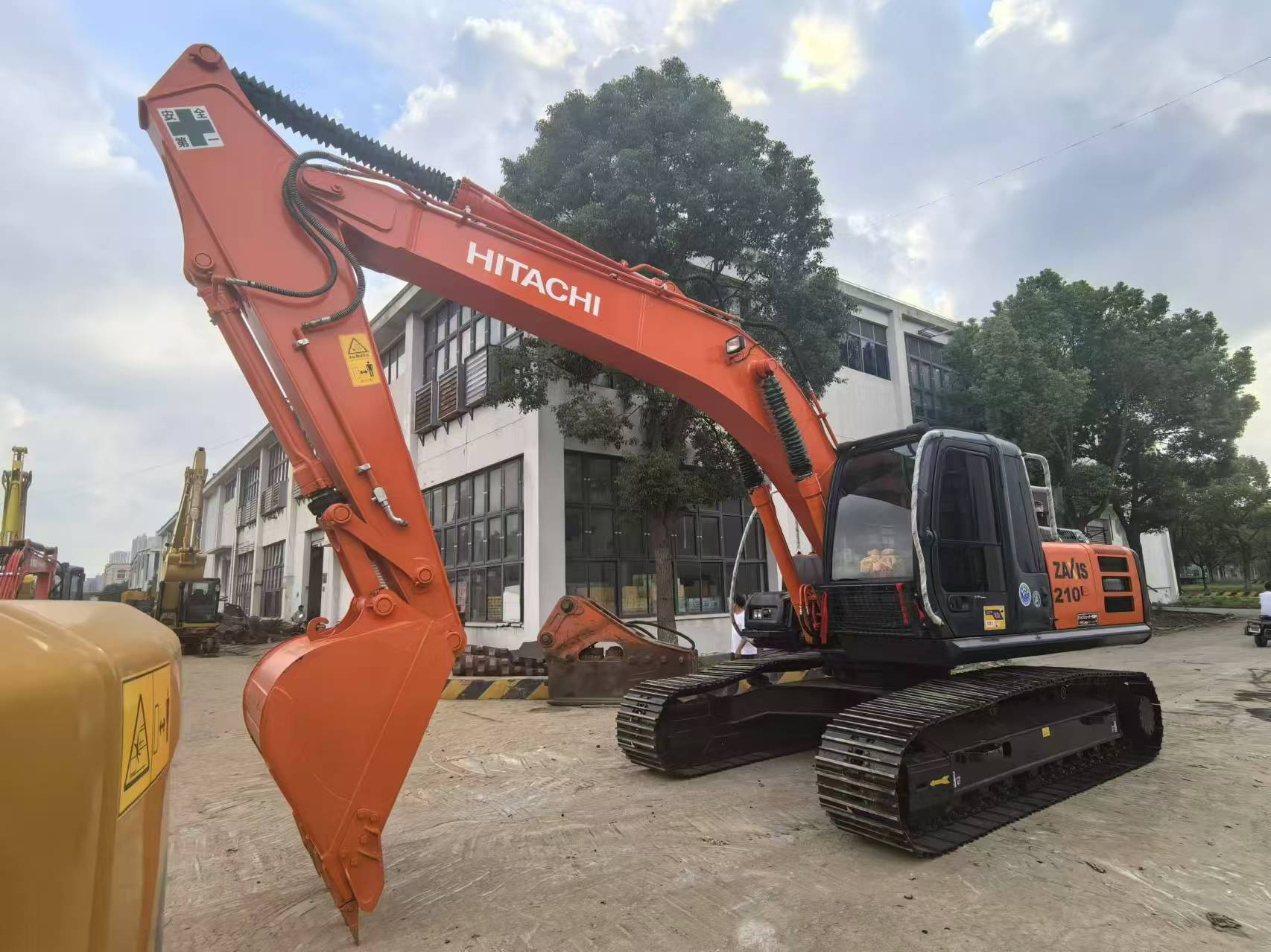 Used Hitachi ZX210 Wheel Excavator - 20 Ton, Excellent Condition