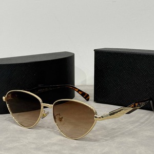 <span class=keywords><strong>Occhiali</strong></span> Rotondi Steampunk in Metallo di Grande Successo Unisex 2025 Nuova Moda Firmati di Lusso <span class=keywords><strong>da</strong></span> <span class=keywords><strong>Sole</strong></span> Vintage <span class=keywords><strong>da</strong></span> Uomo e <span class=keywords><strong>da</strong></span> <span class=keywords><strong>Donna</strong></span> - Product Image 3