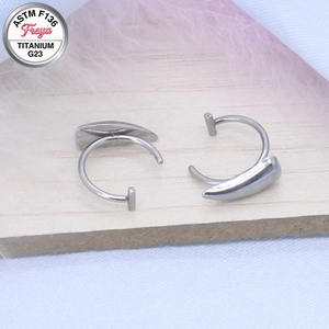 Anneaux Labret Freya en Acier Inoxydable, Forme de Crocs, Argenté, pour Filles, Bijoux de Corps Non Perçants, Style Punk, Bijoux de Créateur Tendance - Product Image 3