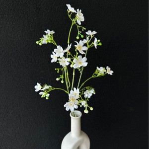 Un bouquet en tissu de soie de petites fleurs sauvages avec un motif floral naturel parfait pour les arrangements de salon et de jardin - Product Image 6