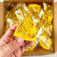 Jouet à presser triangulaire souple OEM/ODM en gros, jouets anti-stress géométriques au toucher doux pour les pauses au bureau et les cadeaux de fête