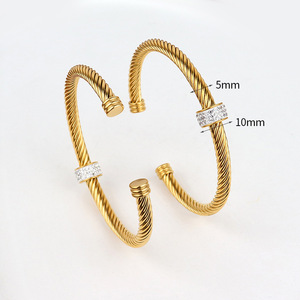 Pulsera de Cadena Trenzada Unisex Más Vendida, Chapada en Oro, Acero Inoxidable, Cierre de Langosta, Brazaletes de Moda Europeos y Estadounidenses, Top Unisex - Product Image 3