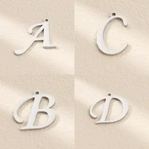 Toptan ayna cilalı paslanmaz çelik mektup kolye 26 karakter İngilizce mektup kolye DIY takı charms