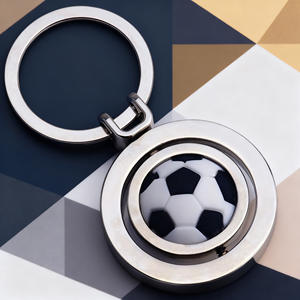 بالجملة مخصصة الإبداعية حلقة مفاتيح معدنية تصميم فريق كرة القدم شعار تذكارية كرة القدم المفاتيح للهدايا التجارية الترويجية - Product Image 4
