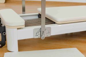 Alloy Body Building portabel White Maple Core Bed Folding Pilates reanyes untuk pengguna rumah - Product Image 5