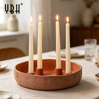 YBH Décoration d'intérieur : Porte-bougie en céramique avec plateau rond à 4 coupelles, motif floral en relief, centre de table, décoration de table à manger, vente en gros, personnalisable