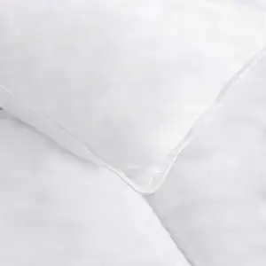 240gsm edredón blanco patrón cuadrado tamaño Queen Hotel edredón inserto 100% edredón de relleno de microfibra
