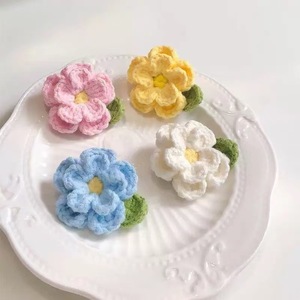 ToysKing Broche de Camelia de Lana Tejido a Mano, Relleno de Algodón PP, Accesorio de Joyería DIY Unisex para Ropa, Cabello y Peluches - Product Image 1