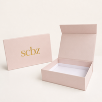 Luxuriöse Geschenkverpackungsbox mit Individuellem Logo-Prägedruck, Magnetverschluss, Recyceltem Hartkarton und Kraftpapier-Auskleidung
