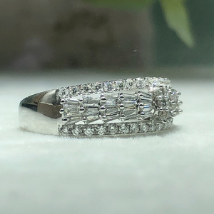 Anello Micro-Pave con Zirconia Cubica ad Alto Contenuto di Carbonio per Donne, Fascia Completamente Decorata con Stile Elegante - Product Image 3