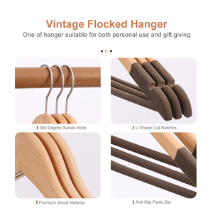 Cintre en bois LINDON personnalisé en velours antidérapant pour costumes et manteaux, idéal pour l'affichage en boutique de vêtements - Product Image 5