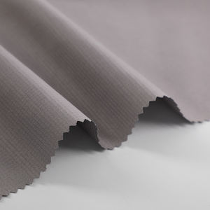 Tela Pongee de poliéster con rejilla Jacquard de lujo, tela de poliéster suave resistente a las arrugas para blusas o faldas de diseñador - Product Image 5