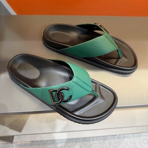 Sandalias de Playa Planas de Diseño de Lujo 2026, Pantuflas de Hombre para Exteriores Cómodas, con Suela Gruesa y a la Moda - Product Image 1