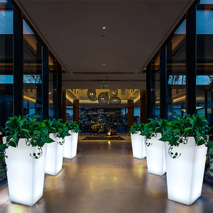Pot de fleurs lumineux LED intelligent IP65 résistant aux intempéries, 16 couleurs RVB, alimenté par piles, pour terrasse extérieure, jardin, mur, paysage en plastique - Product Image 3
