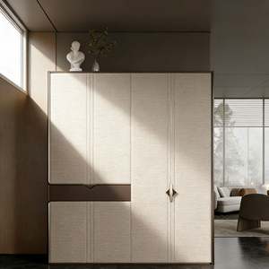 Armario Empotrado de Madera Clara Personalizado Balom con Puertas Ocultas, Diseño Minimalista de Almacenamiento Integrado - Product Image 1