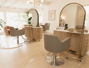 Mueble de Peluquería con Espejo de Pared Arqueado, Grande, Dorado, con Mesa de Peluquería, Iluminación LED, Estación de Maquillaje de Madera - Product Image 2