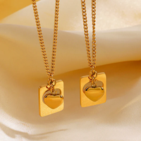 Accessoire de mode de base de style classique moderne en acier inoxydable 304 plaqué or 18 carats collier pendentif en forme de coeur rectangle pierre de perle