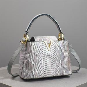 أحدث حقائب يد نسائية فاخرة من جلد البولي يوريثان عالي الجودة لعام <span class=keywords><strong>2025</strong></span>، أحدث حقائب توت فاخرة من تصميم أشهر المصممين، حقائب كتف نسائية - Product Image 2