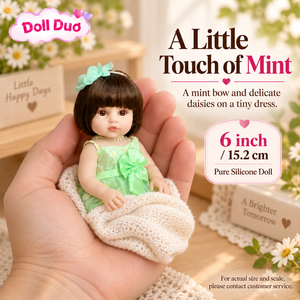 Poupée Duo personnalisée de 6 pouces, poupée reborn en silicone pleine longueur, cheveux courts avec nœud menthe, cadeau de Noël personnalisé pour enfants - Product Image 1