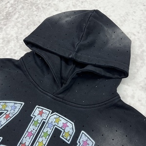 Sweat à capuche surdimensionné en coton imprimé noir personnalisé pour homme, style streetwear, en molleton bouclette avec strass, effet délavé à l'acide - Product Image 3