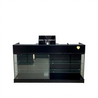 Luxuriöse Vitrine mit Mehrschichtigen Glasregalen LED-Beleuchtete Schiebetüren aus Glas Robuste Massive Rückwand Freistehend