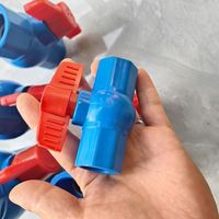 Vanne à boisseau sphérique octogonale en PVC-U à prix de gros usine avec raccord à douille et filetage femelle pour systèmes d'irrigation et plomberie