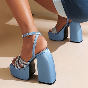 Sandales à plateforme à talon épais rétro avec lanière de cheville et diamants brillants, chaussures d'été tendance pour femmes, taille 43 (14,5) - Product Image 4