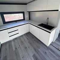 Maison conteneur modulaire préfabriquée de luxe avec 2 chambres et 1 salle de bain, extensible, type capsule, prête à l'emploi