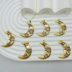 Collier chaîne avec pendentif lune et œil maléfique en émail plaqué or 18 carats - Product Image 2