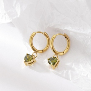 Pendientes de Aro Populares con Baño de Oro de 18k, Pendientes de Acero Inoxidable con Colgante de Corazón de Circonita - Product Image 3