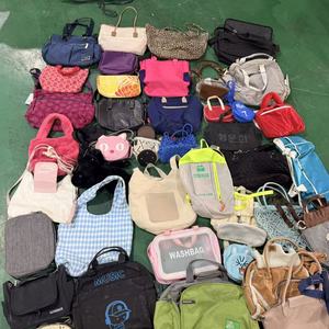 Bolsas de tela para mujer de <span class=keywords><strong>segunda</strong></span> <span class=keywords><strong>mano</strong></span> baratas, estilos variados, bolsos tote, mochilas, bolsos de hombro, bolsas de lavado, suministro de fardos de ropa usada - Product Image 5