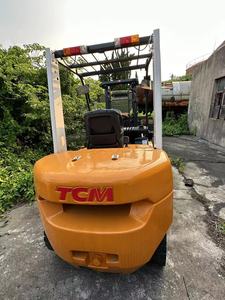 Chariot élévateur TCM FD30 à haute maniabilité, idéal pour les opérations en allées étroites - Product Image 6