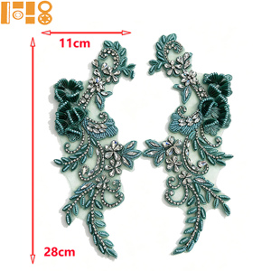 Appliques de fleurs en dentelle brodée 3D faites à la main en usine, ornées de strass et de <span class=keywords><strong>perles</strong></span>, à coudre <span class=keywords><strong>sur</strong></span> <span class=keywords><strong>tissu</strong></span> en polymesh, pour robes de mariée - Product Image 2