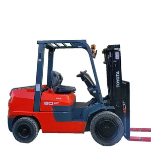 Chariot élévateur Toyota d'occasion JAPON FGZN30 3 tonnes 4300 kg Moteur 4Y GPL Machine de levage d'occasion - Product Image 1
