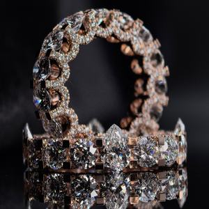 Maßgefertigter Eternity-Ring für Herren aus massivem 10K Roségold mit seitlich gefassten 0,50 Karat CVD-Labor-Diamanten - Product Image 5