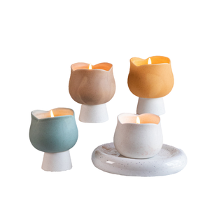 Pot à bougie en céramique blanc mat de style nordique, forme irrégulière avec motif floral pour la décoration de la maison - Product Image 4