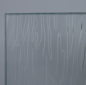 Panneau de verre décoratif gaufré à motif de grain de bois vertical hautement transparent pour cloison de hall d'hôtel et revêtement mural - Product Image 4