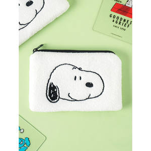 Trousse à crayons faite à la main en forme d'arachide fabriquée à la main sur mesure Plus - Product Image 1