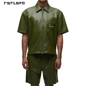 Ensemble short en similicuir sur mesure OEM vert olive avec chemise zippée oversize pour homme et ensemble de tenue en cuir PU mat de luxe - Product Image 1