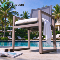 Chaise en teck moderne, durable et portable avec ensemble de salle à manger d'extérieur en maille textile et table pour hôtel et jardin