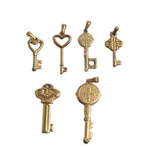 Breloques de style rétro en forme de cadenas et de clé |   Pendentifs vintage en acier inoxydable plaqué or 18 carats PVD, différents modèles, pour la création de bijoux DIY - Product Image 5