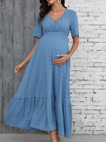 En stock Robe longue de maternité unie à col en U, manches courtes volantées, dos smocké, taille à nouer, coupe trapèze à volants, pour l'été et le printemps