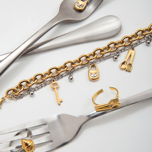 Pulsera de Acero Inoxidable Chapada en Oro de 18K con Circonita, Dos Tonos, Cierre de Corazón, Colgante de Cuchara, Tenedor y Llave - Product Image 6