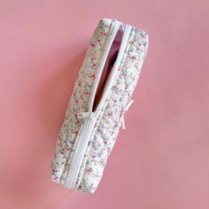 Étui à crayons personnalisé en coton écologique recyclable avec fermeture éclair et imprimé floral pour les élèves - Cadeau de rangement réutilisable - Product Image 4