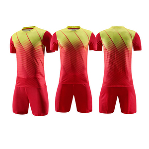 Maillot de football personnalisé avec uniformes de matériaux de qualité supérieure respirant OEM avec logo personnalisé et combinaison de football respirante design - Product Image 5