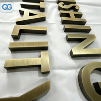 Plaque de numéro de maison extérieure en acier inoxydable bronze brossé antique avec logo mural rétroéclairé LED personnalisé